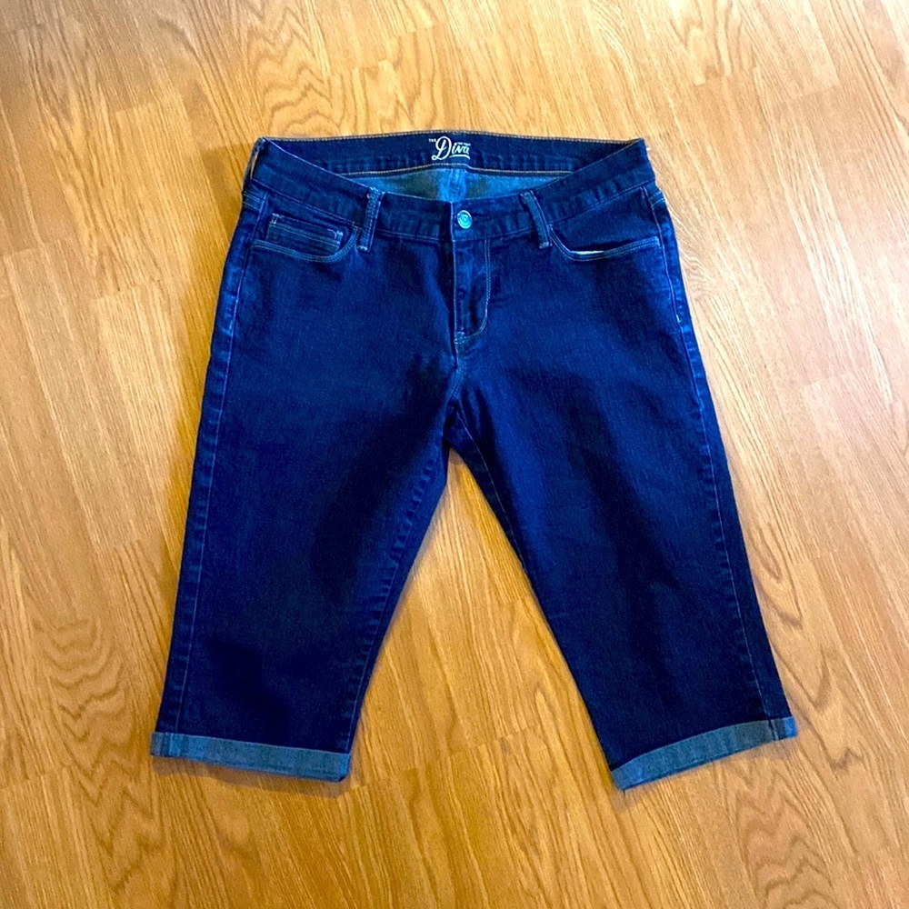 Diva dark denim capris from Old Navy size Women’s 6